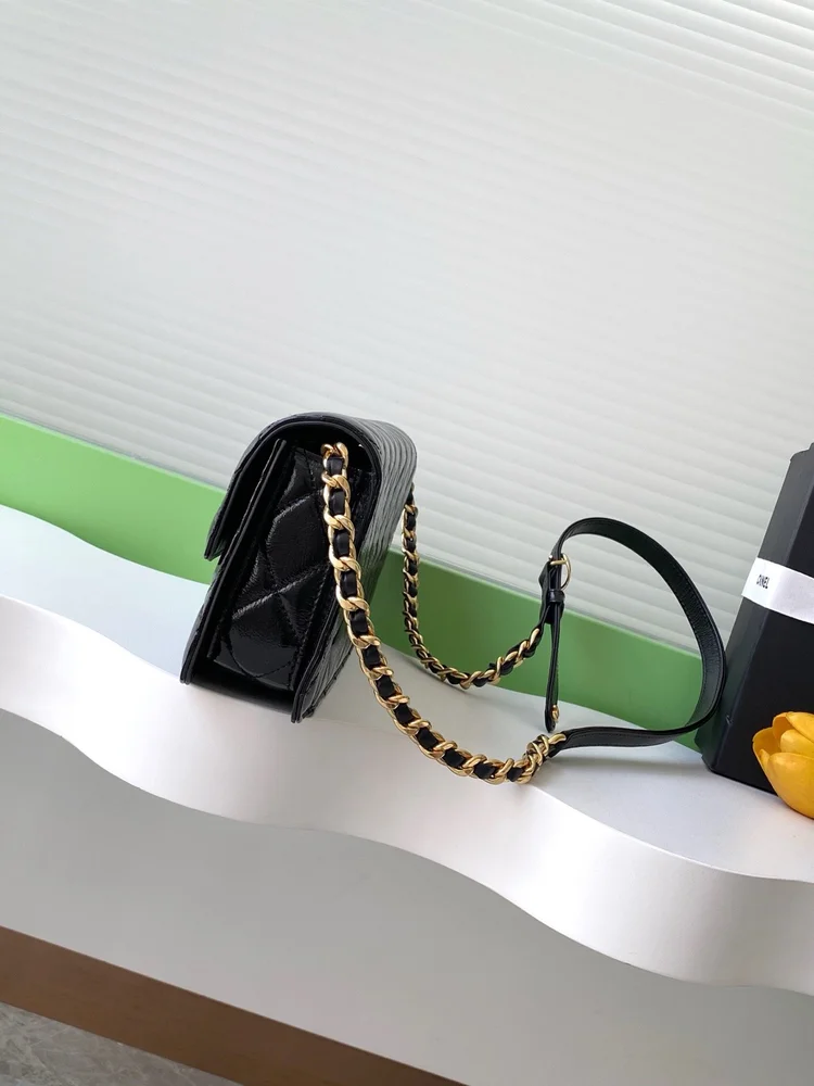 chanel lambskin classic flap