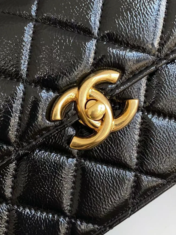 chanel lambskin classic flap