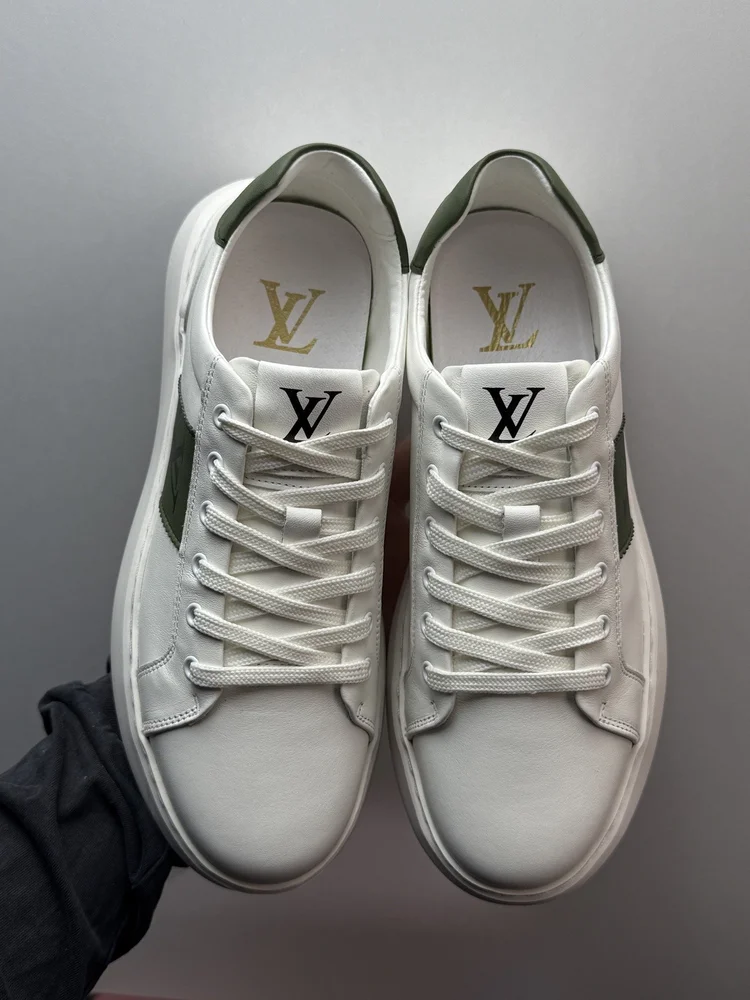 import placeholder for sneaker5124