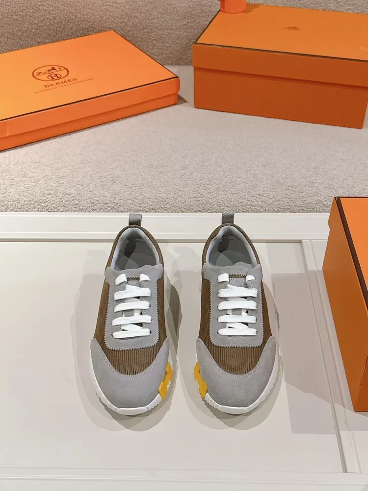 import placeholder for sneaker5104