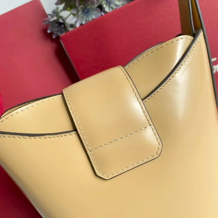 ferragamo shoulder bag