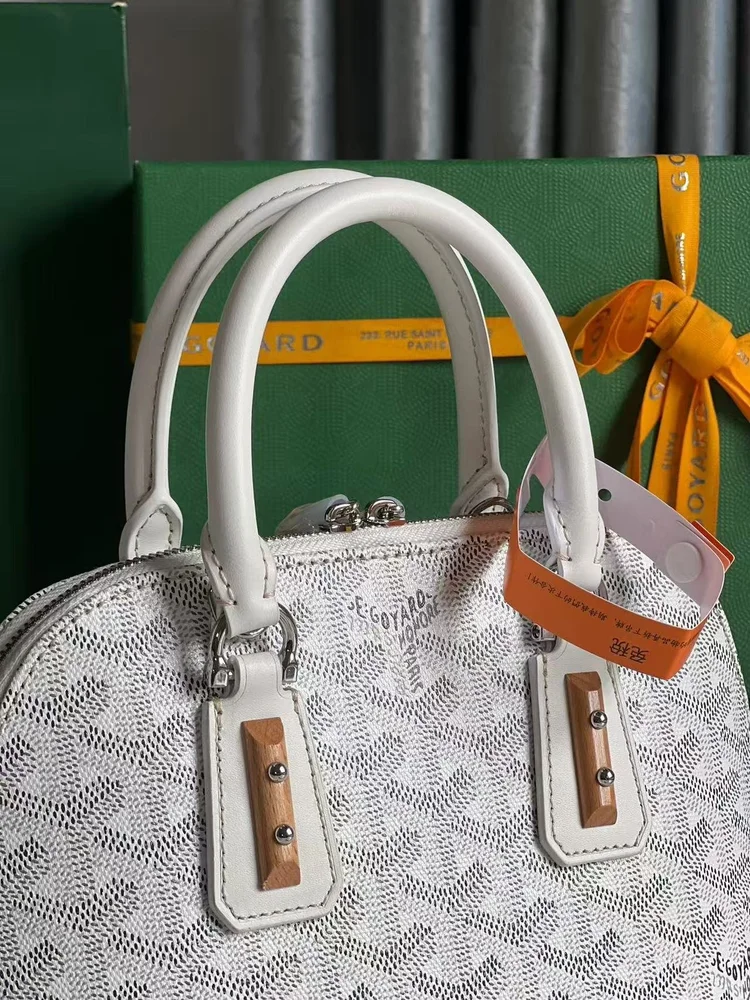 goyard signature