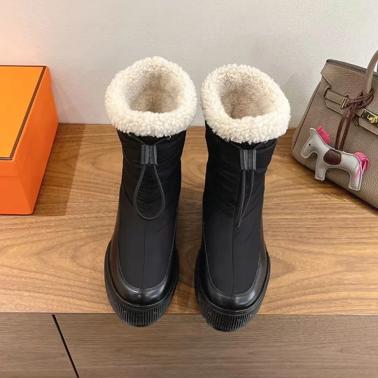 import placeholder for sneaker005