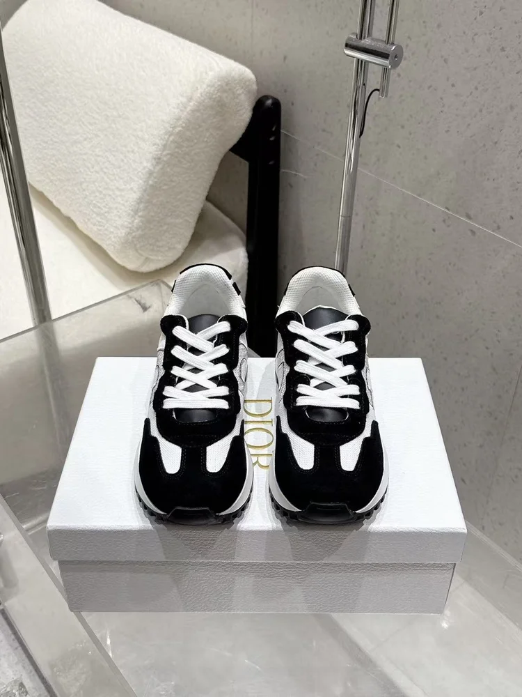 import placeholder for sneaker004