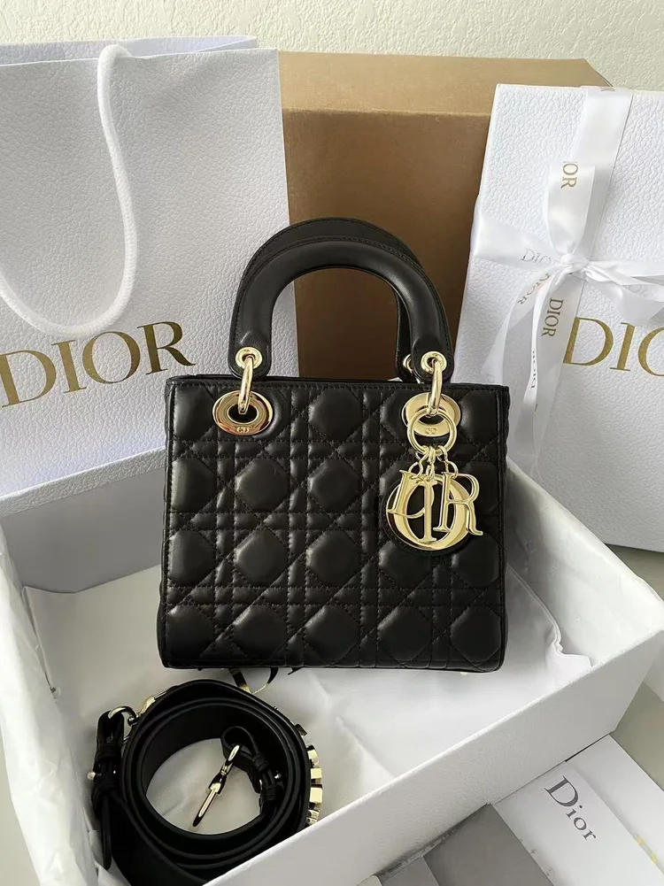 import placeholder for dior032
