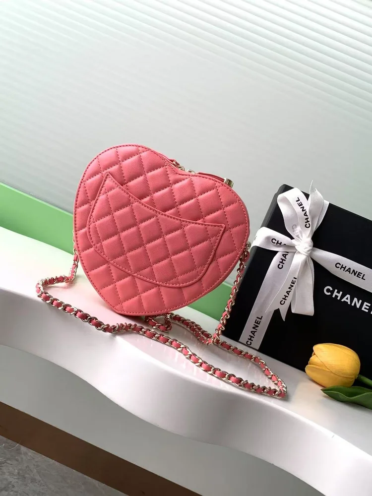 chanel lambskin quilted chain strap