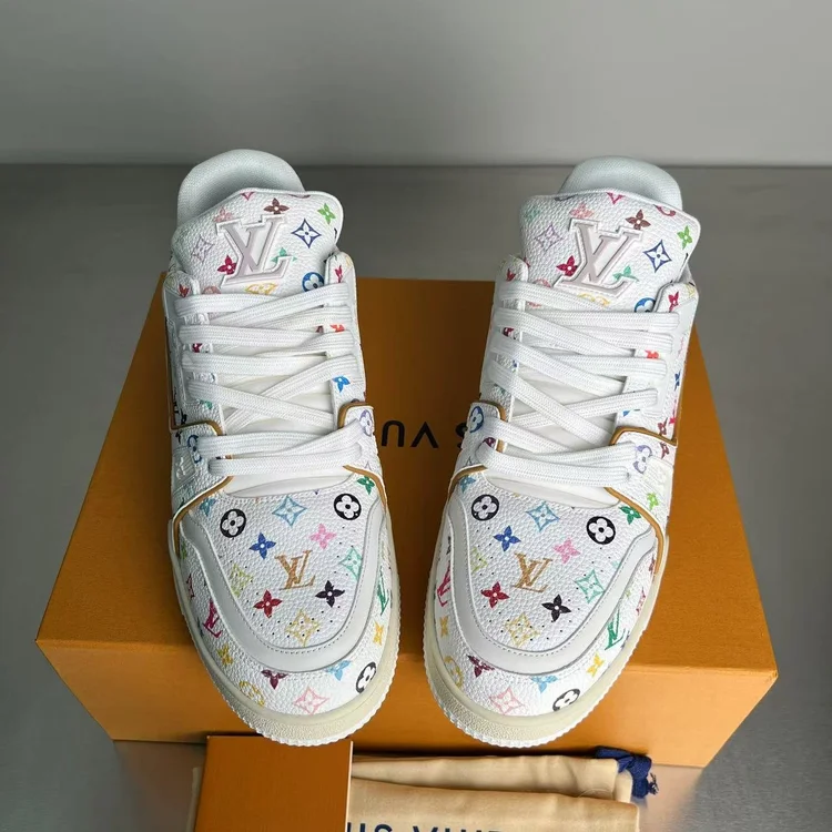 import placeholder for sneaker5135