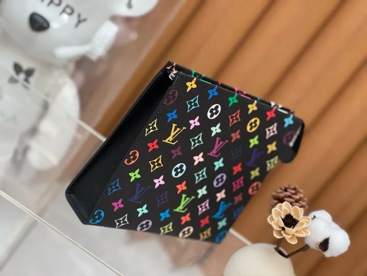 lv x tm pouch