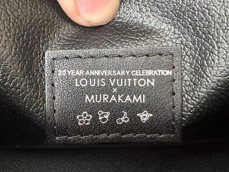 lv x tm pouch
