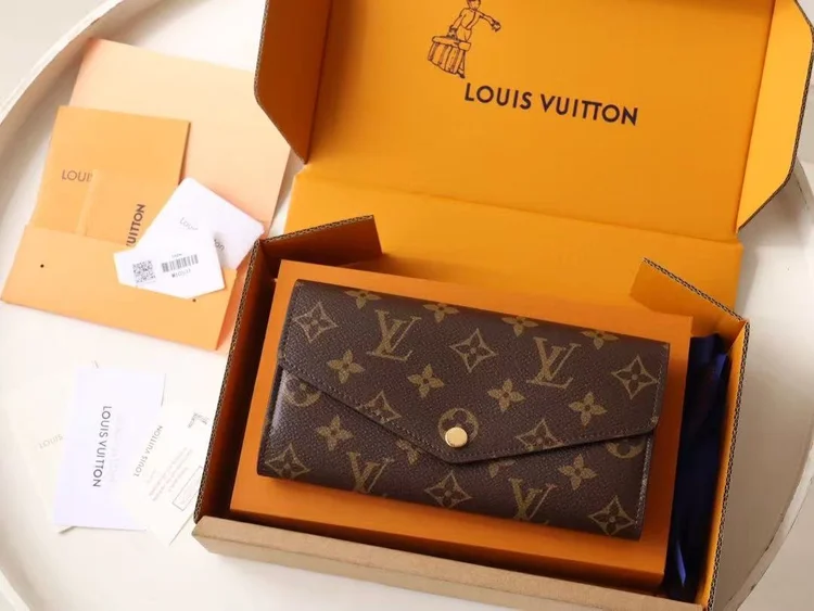 lv lv flap wallet