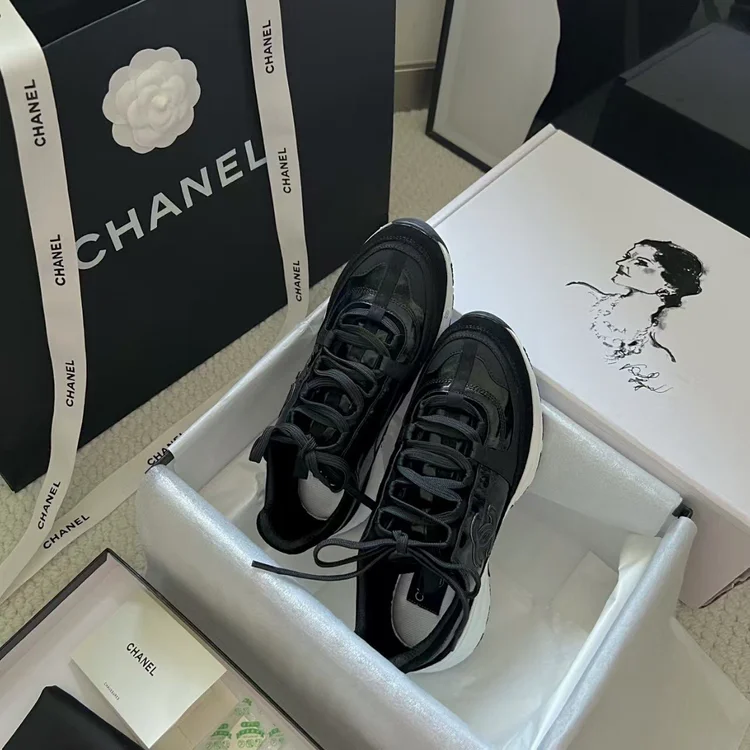 import placeholder for shoe004