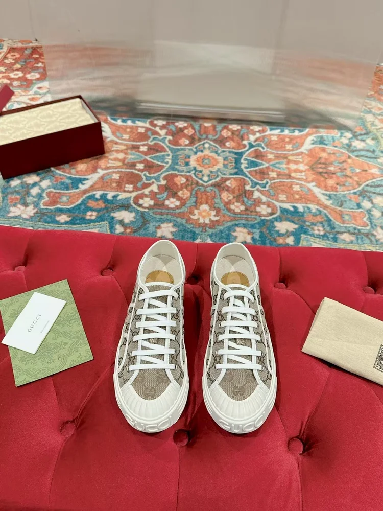 import placeholder for shoe023